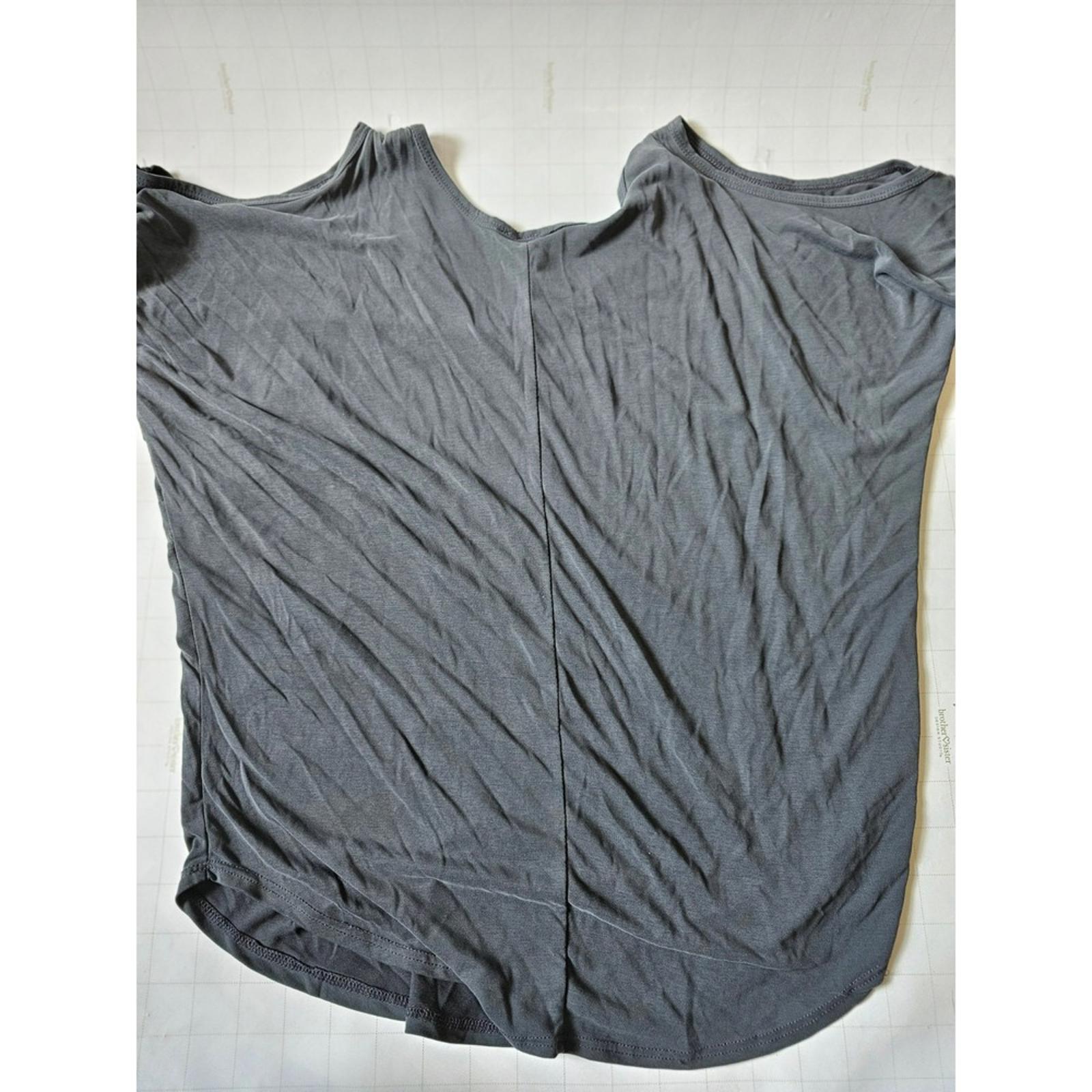 Acemi Gray Cold Shoulder Top Women’s Medium Casual High Low Hem