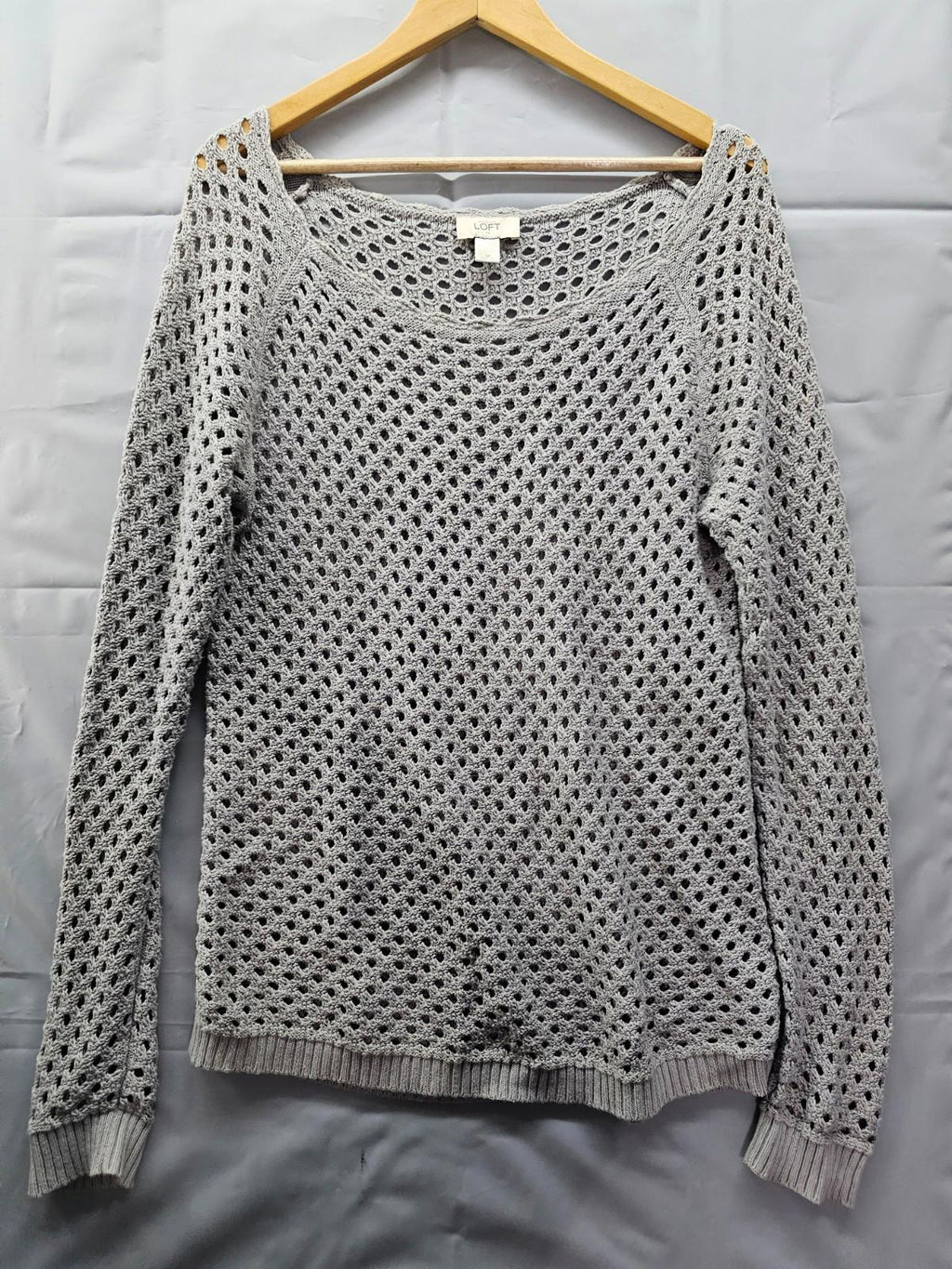 LOFT Gray Open Knit Sweater Women's Medium Scoop Neck Long Sleeve Pullover