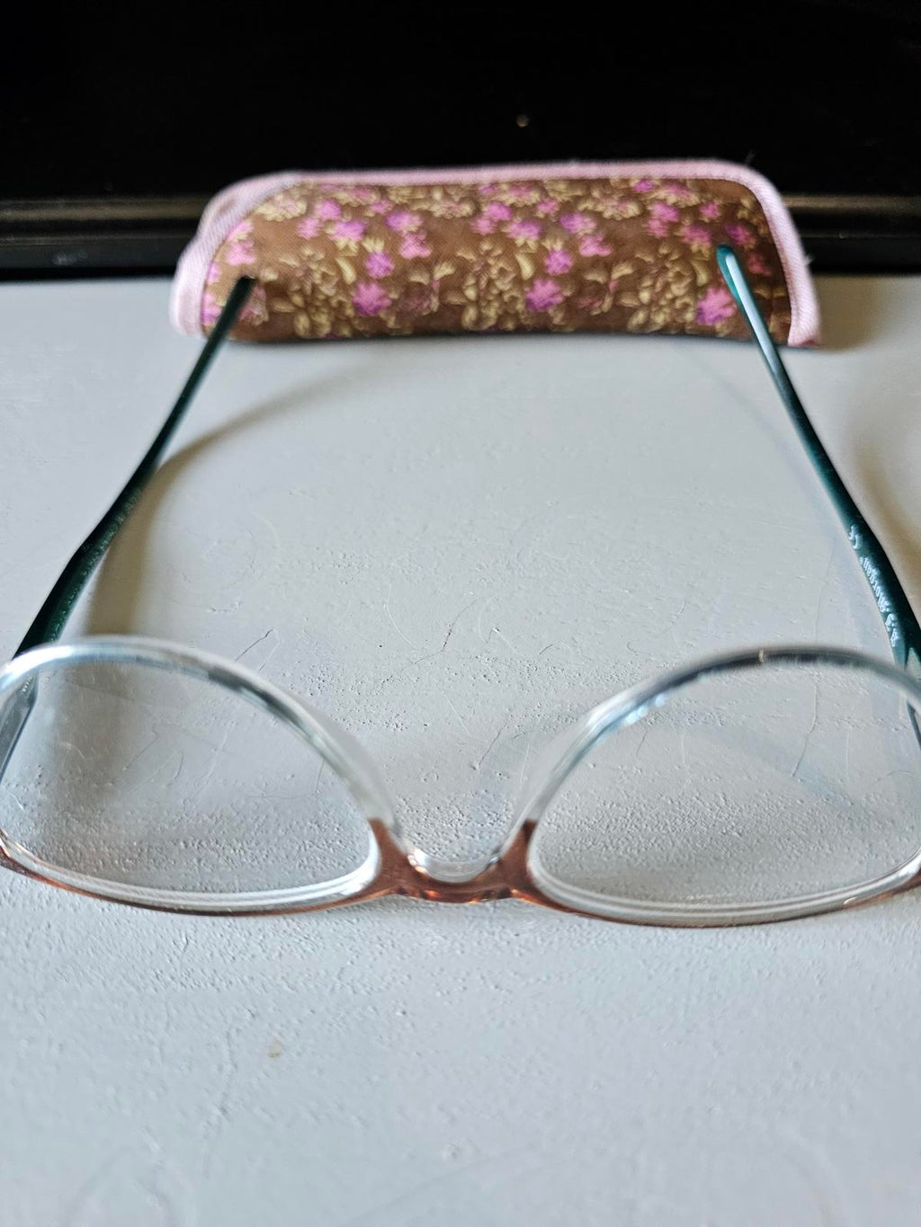 A.J. Morgan+1.25 Reading Glasses Clear & Rose Frame w/ Teal Arms Case Included