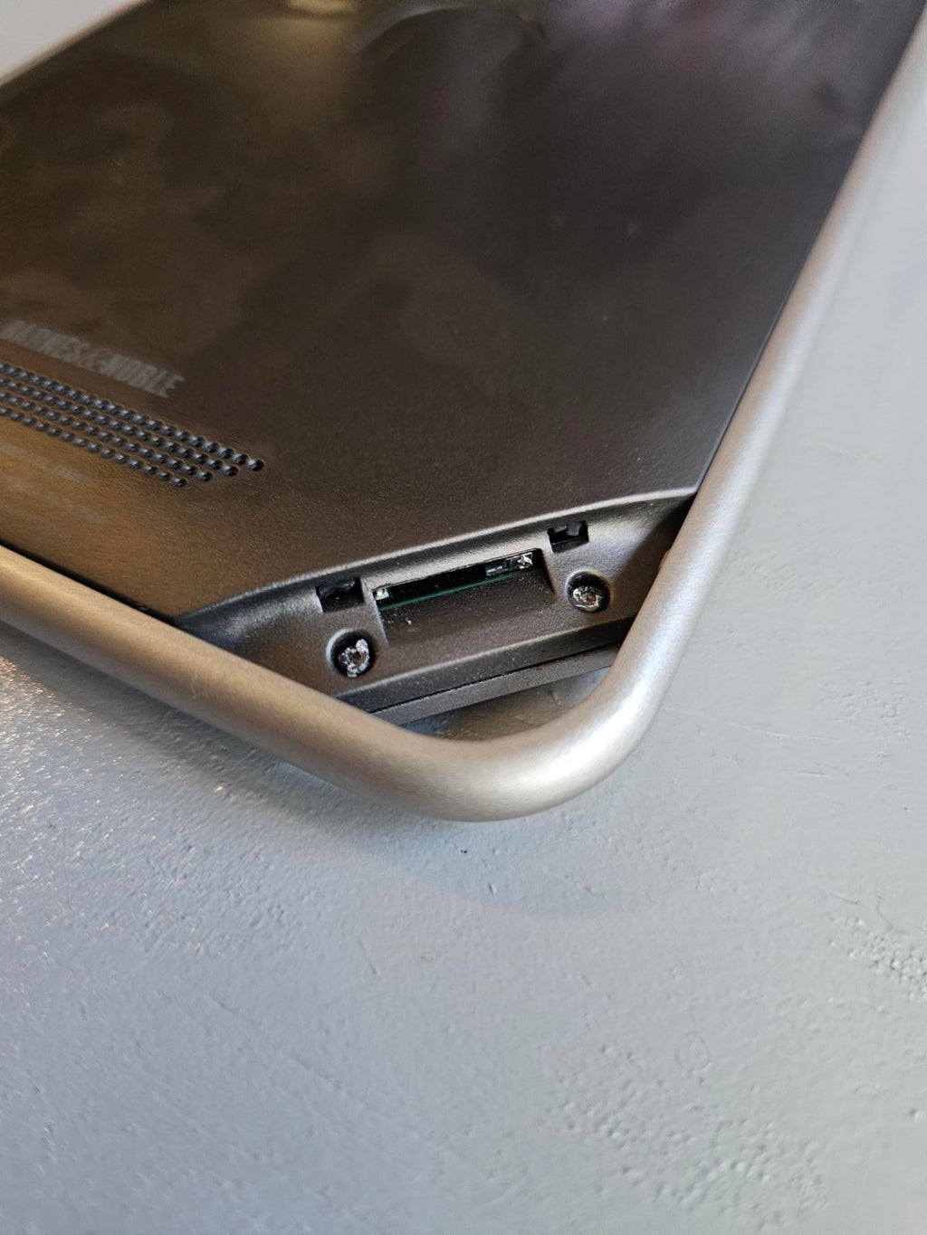 Barnes & Noble Nook Tablet Model BNTV250A Silver Flickers On Won’t Stay Powered