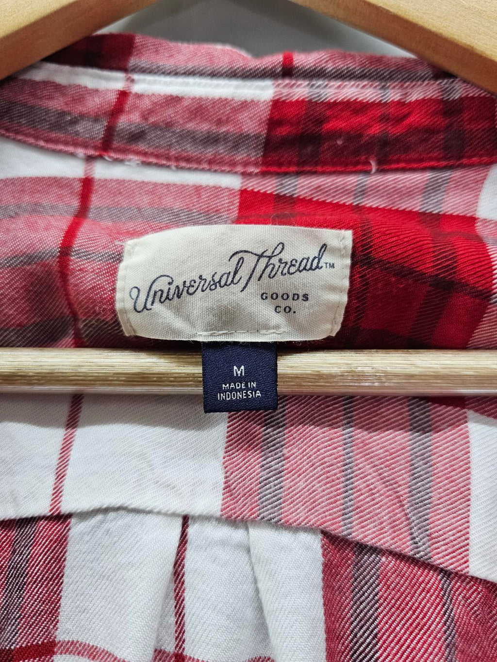 Universal Thread Red White Plaid Button Up Shirt Rayon Long Sleeve Women's Med