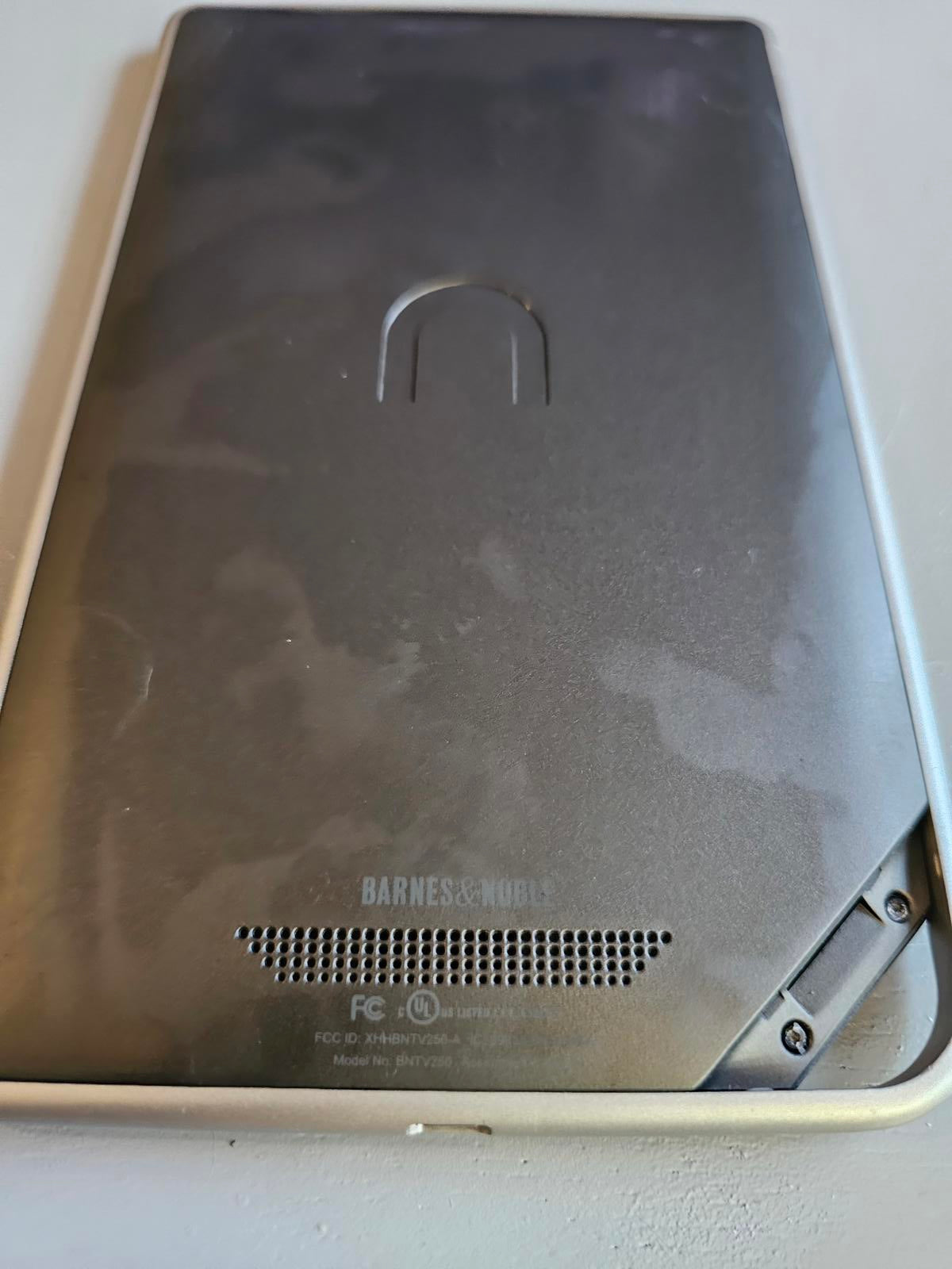 Barnes & Noble Nook Tablet Model BNTV250A Silver Flickers On Won’t Stay Powered