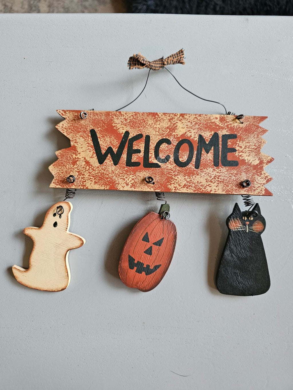 Halloween Welcome Sign with Ghost, Pumpkin, and Black Cat