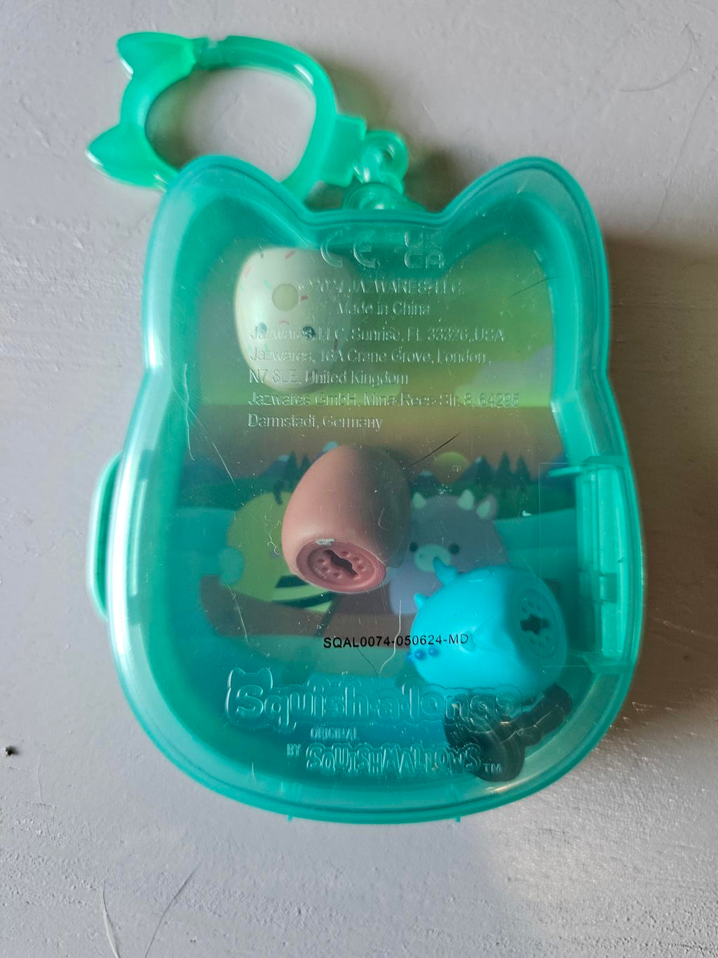 Squishmallows Squishville Mini Figure Case – Cat-Shaped Keychain with 4 Minis