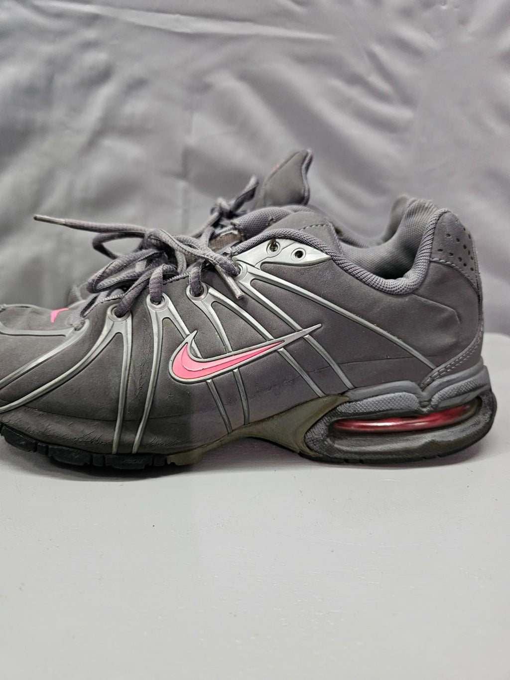 Nike Air Max Torch 4 Women’s Running Shoes Gray & Pink Size 8.5