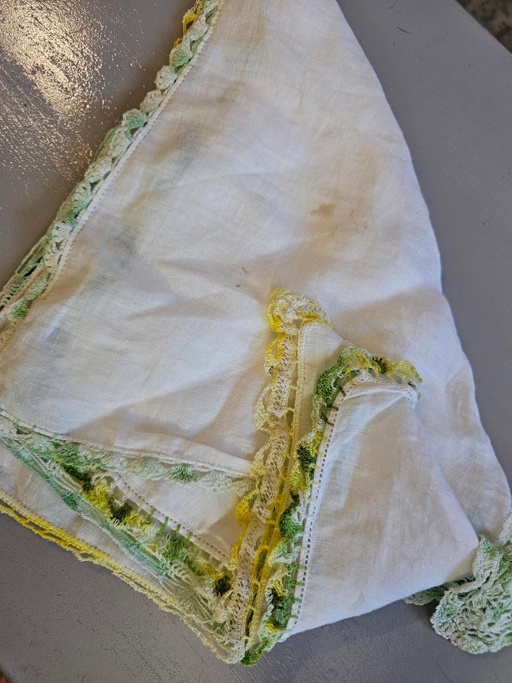 Vintage Hand Crochet Lace Hankies Set of 4 White Linen with Yellow Green Edging
