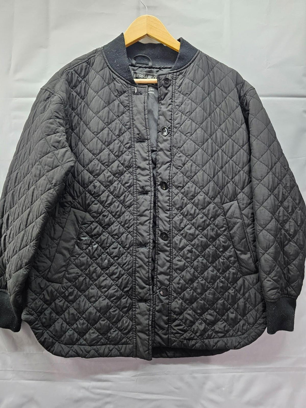 Bernardo Black Quilted Jacket Women's Small Lightweight 100% Recycled Insulation