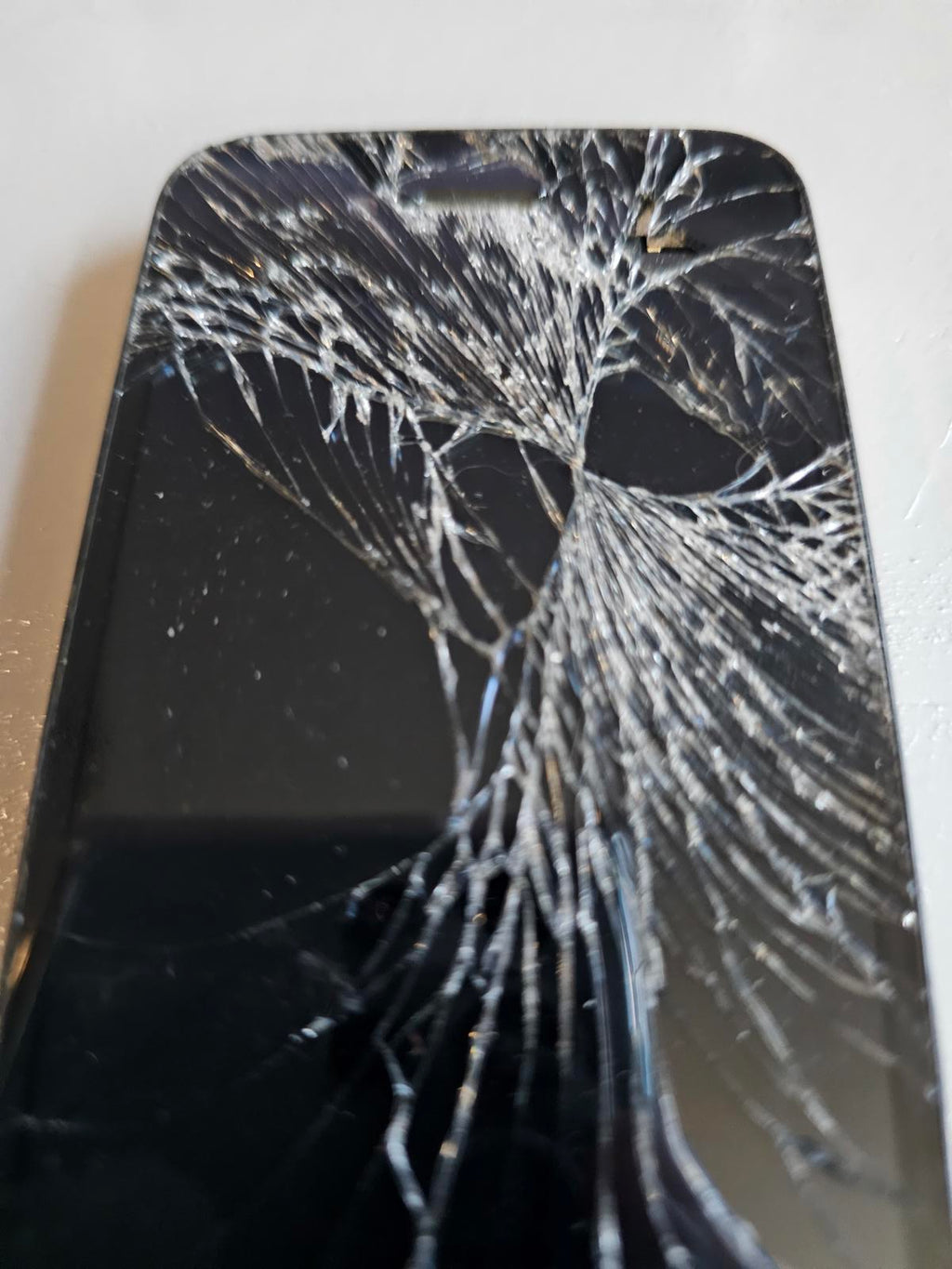 Apple iPhone 4 Black 8GB A1387 Cracked Screen Powers On Works for Parts