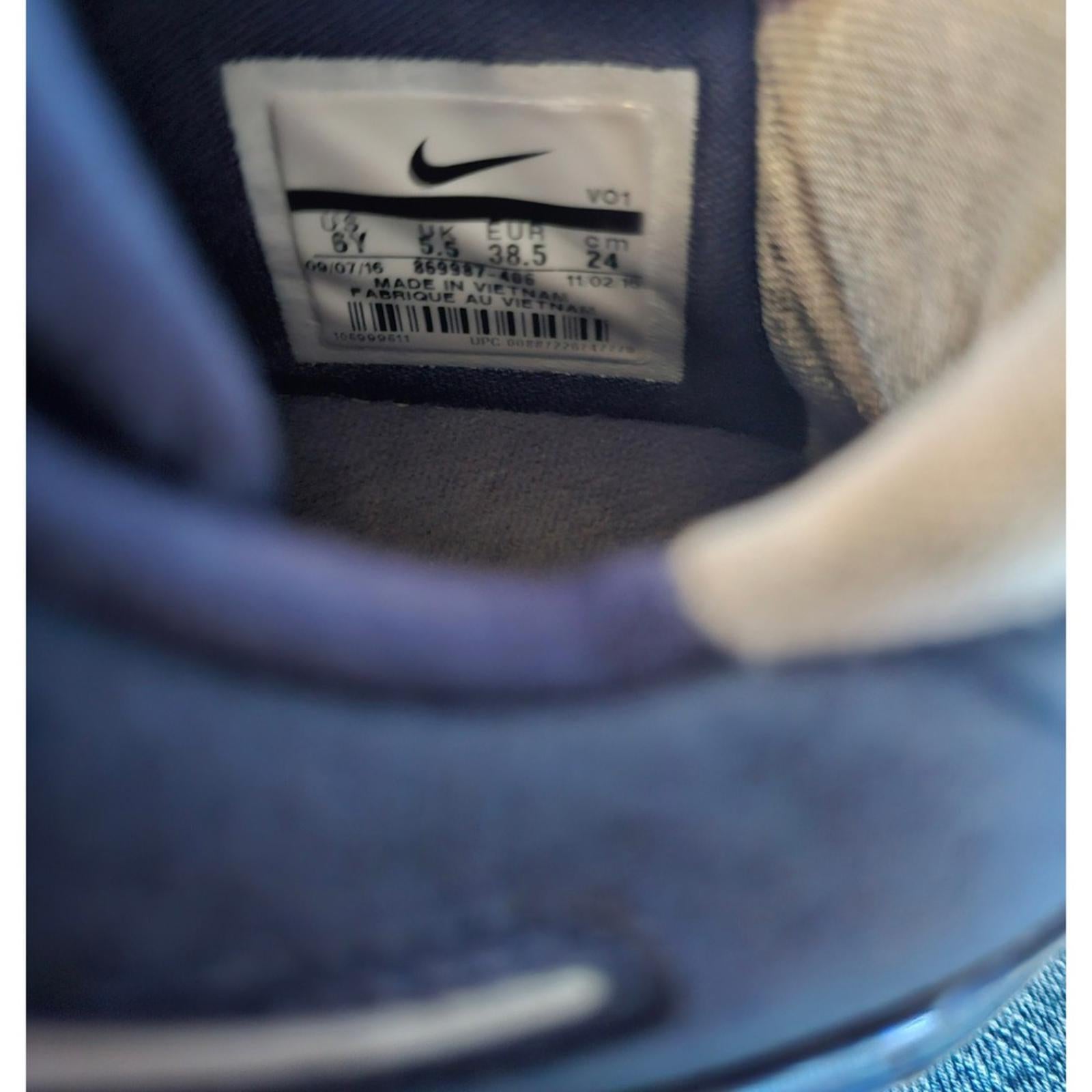 Nike Kobe XI EM GS Midnight Navy White Youth 6Y Basketball Shoes