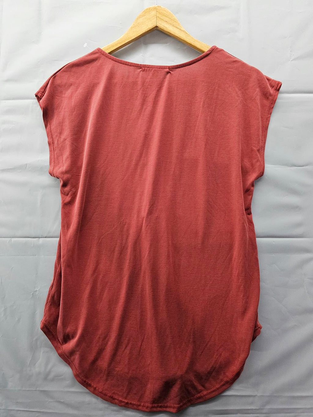 Green Envelope Los Angeles Rust Red Zip Front Short Sleeve Top Women’s Small
