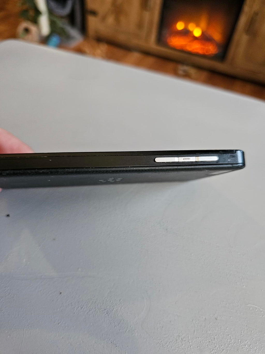 BlackBerry Z10 AT&T Smartphone Black Powers On Clean Screen Vintage Tech