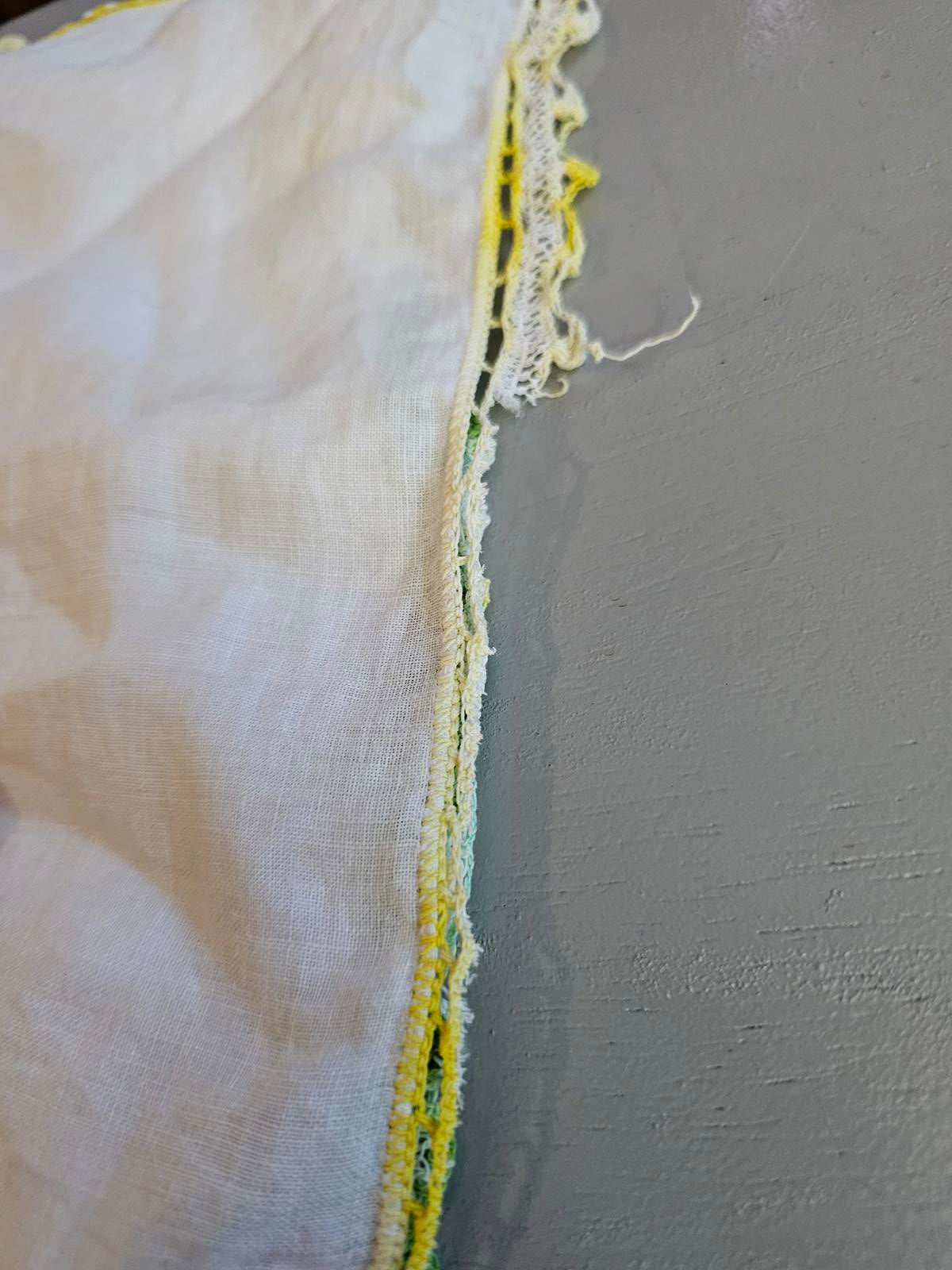 Vintage Hand Crochet Lace Hankies Set of 4 White Linen with Yellow Green Edging