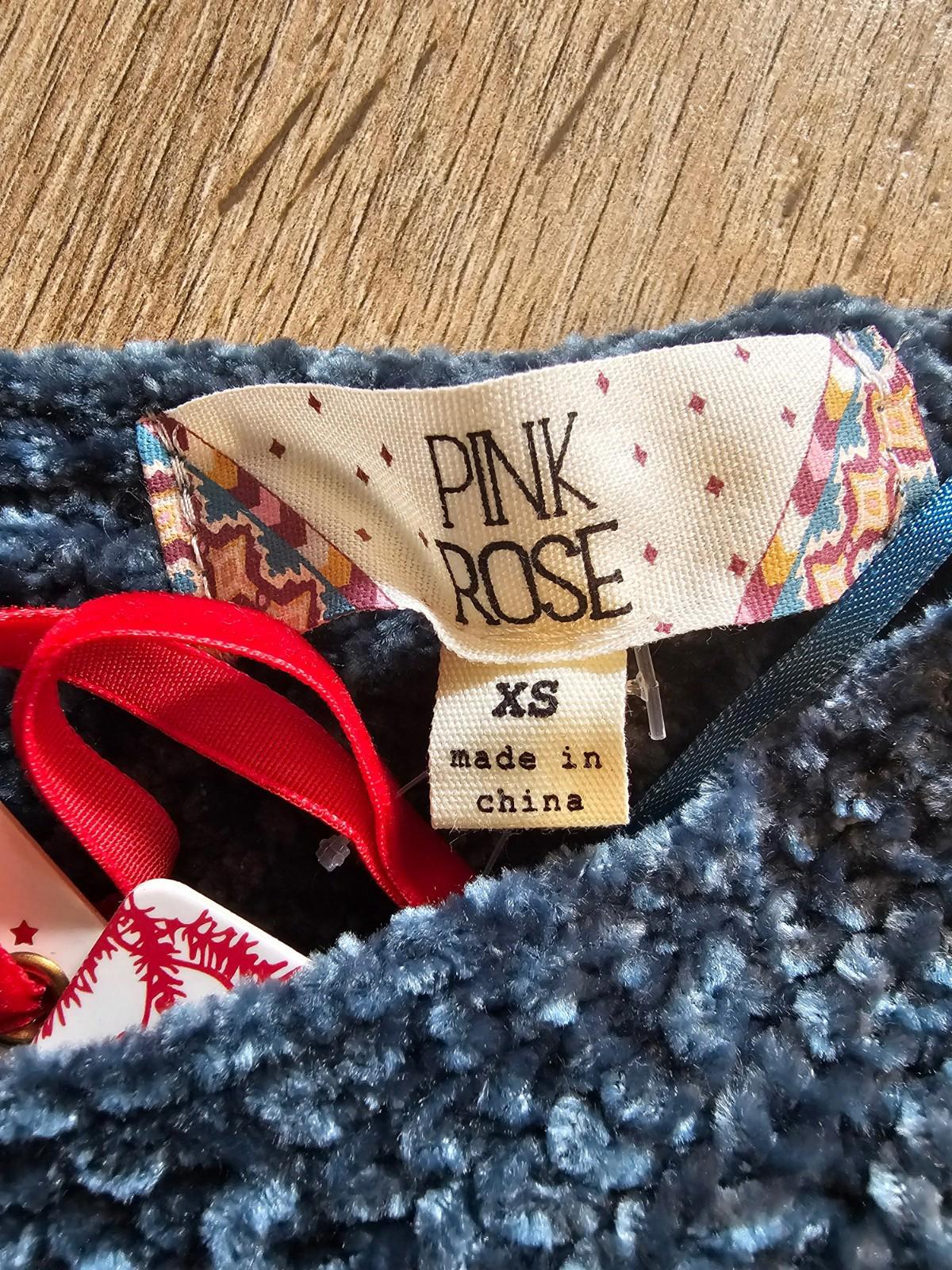 Pink Rose Women's Navy Chenille Cropped V-neck Sweater XS