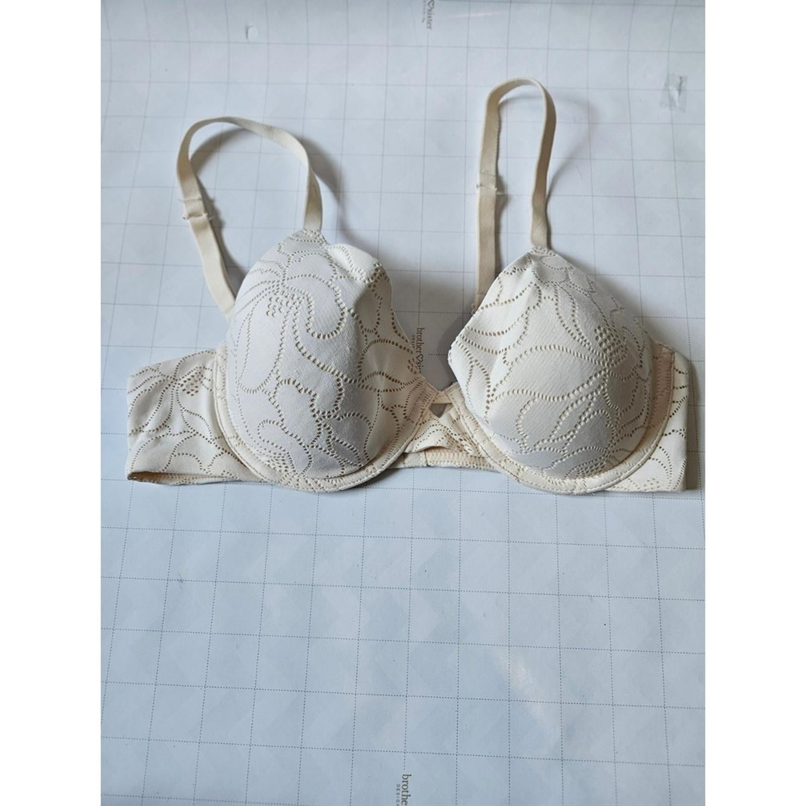 Hanes Womens Bra HU33 34C Ivory Swirl Lace Underwire Lightly Padded