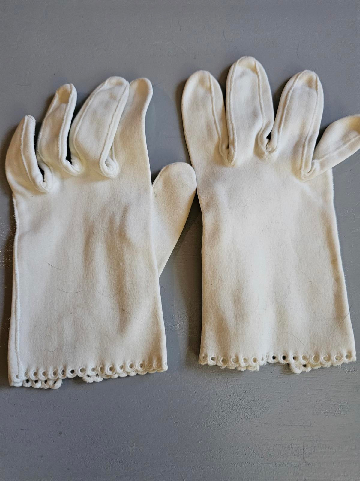 Vintage White Dress Gloves Eyelet Trim, Mid-Century Classic Women’s Small