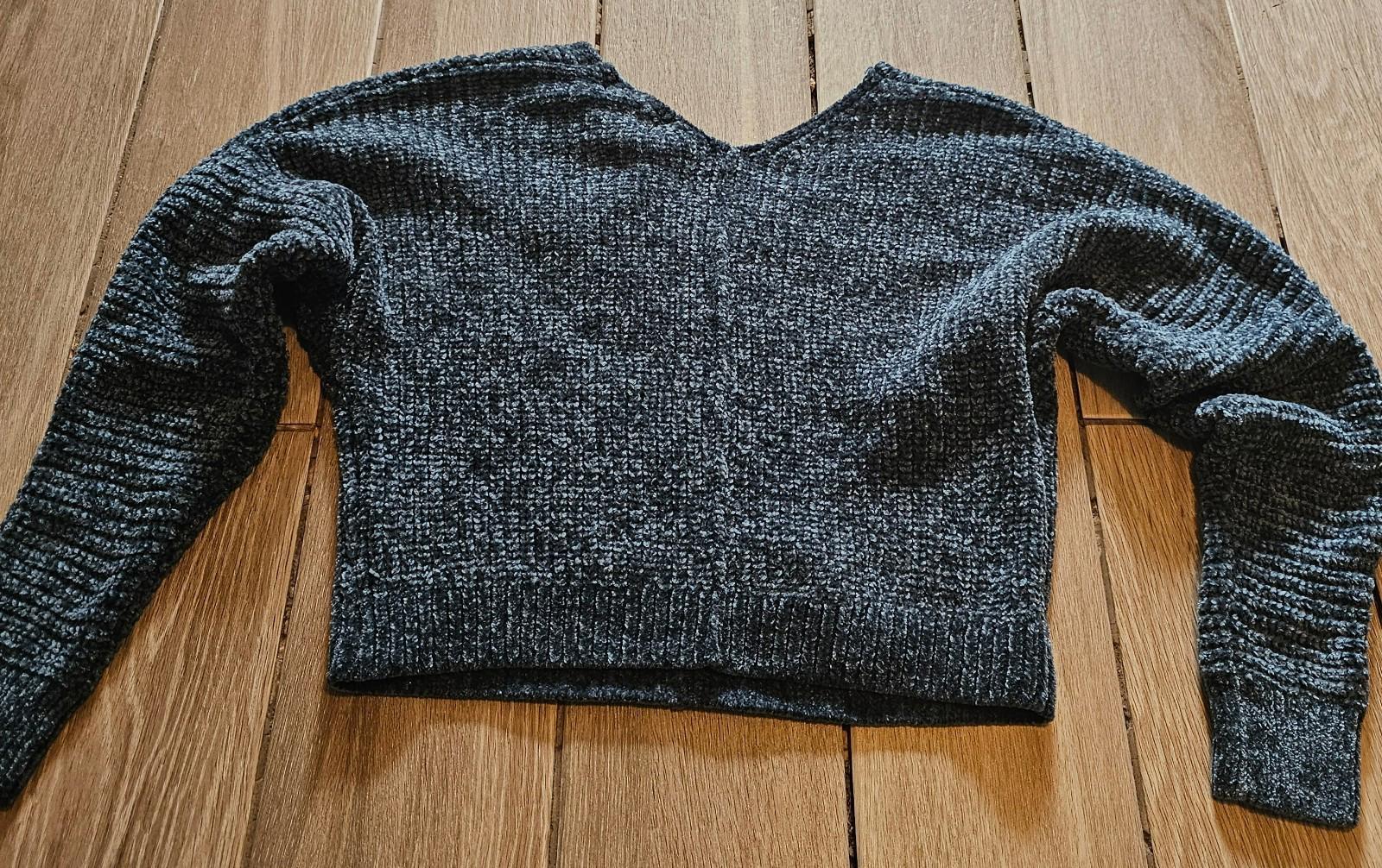 Pink Rose Women's Navy Chenille Cropped V-neck Sweater XS