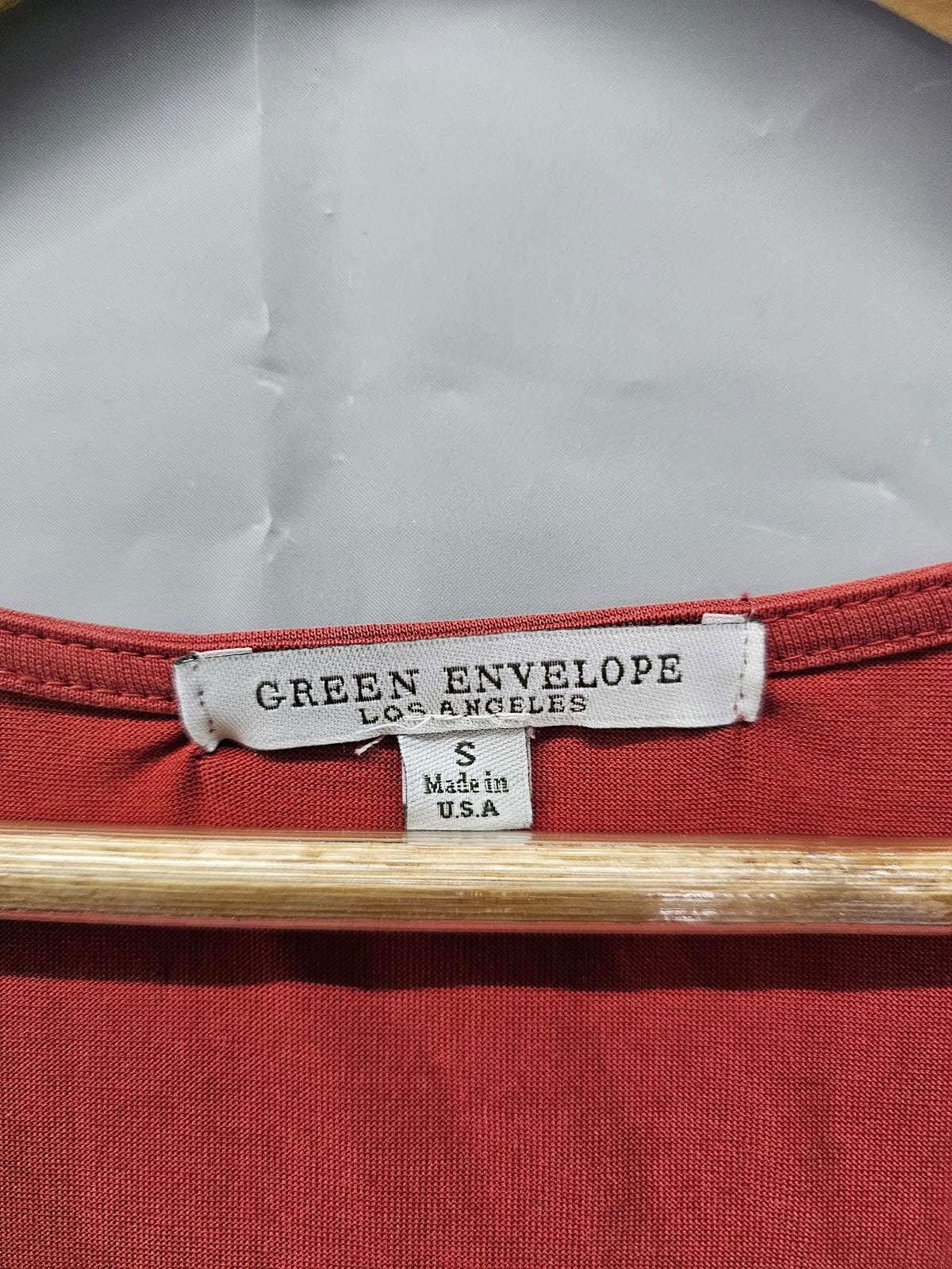 Green Envelope Los Angeles Rust Red Zip Front Short Sleeve Top Women’s Small