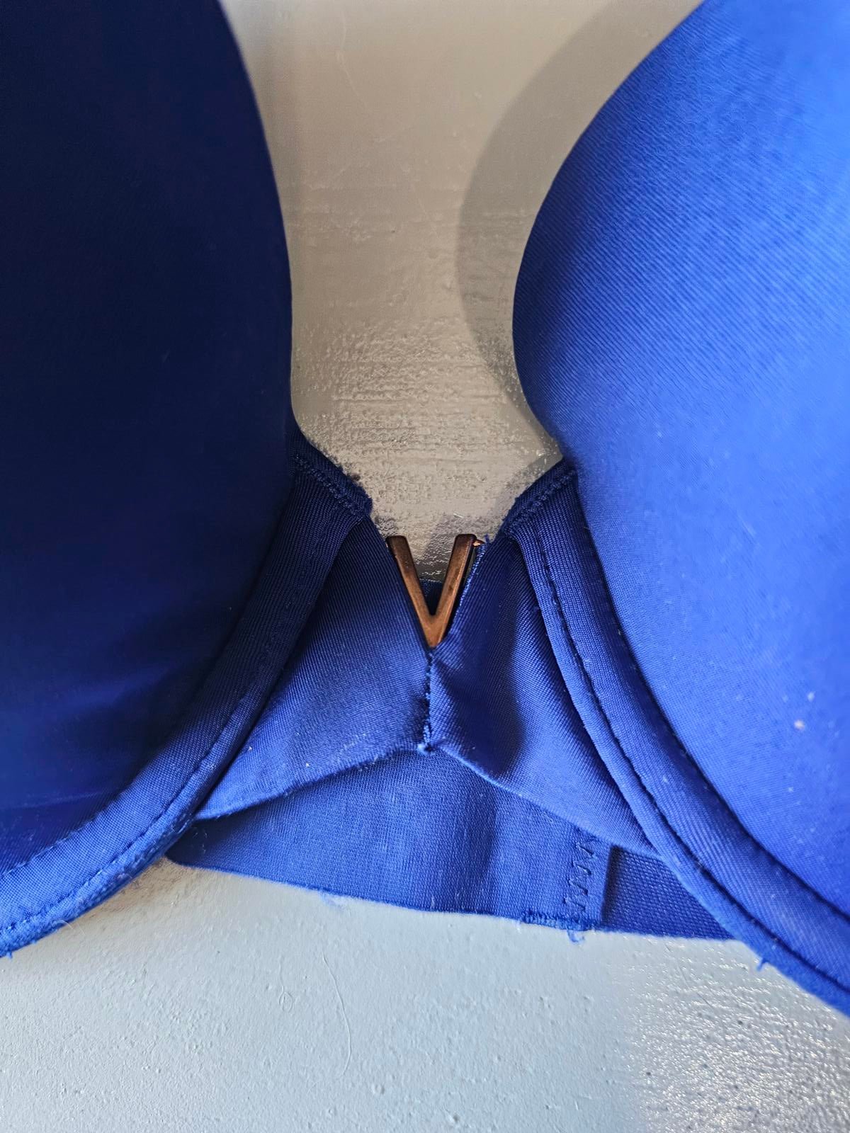 Victoria’s Secret So Obsessed PushUp Bra Size 34D Cobalt Blue with Gold V Accent