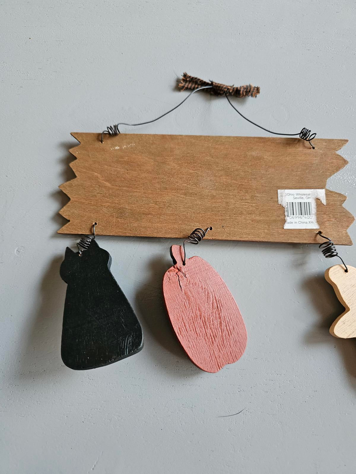 Halloween Welcome Sign with Ghost, Pumpkin, and Black Cat