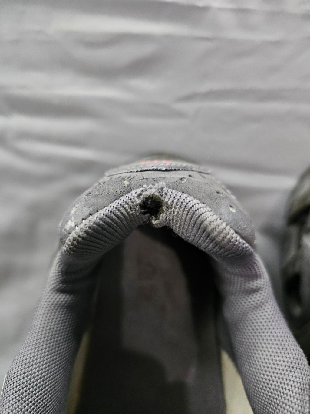 Nike Air Max Torch 4 Women’s Running Shoes Gray & Pink Size 8.5