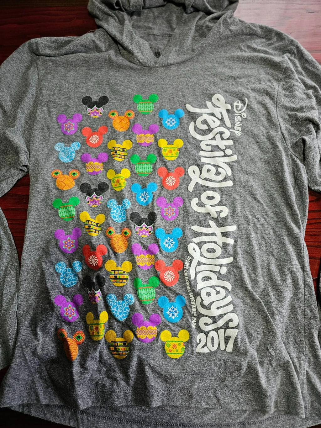 Disney Festival of Holidays 2017 Gray Long Sleeve Tee M Rare