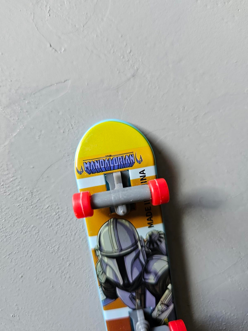 Star Wars The Mandalorian Mini Finger Skateboard Toy – Blue Deck with Red Wheels