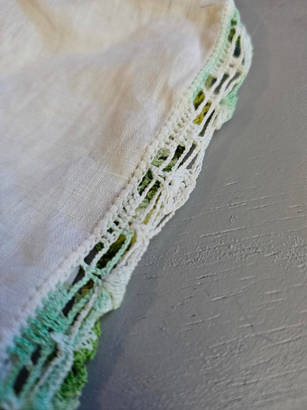 Vintage Hand Crochet Lace Hankies Set of 4 White Linen with Yellow Green Edging