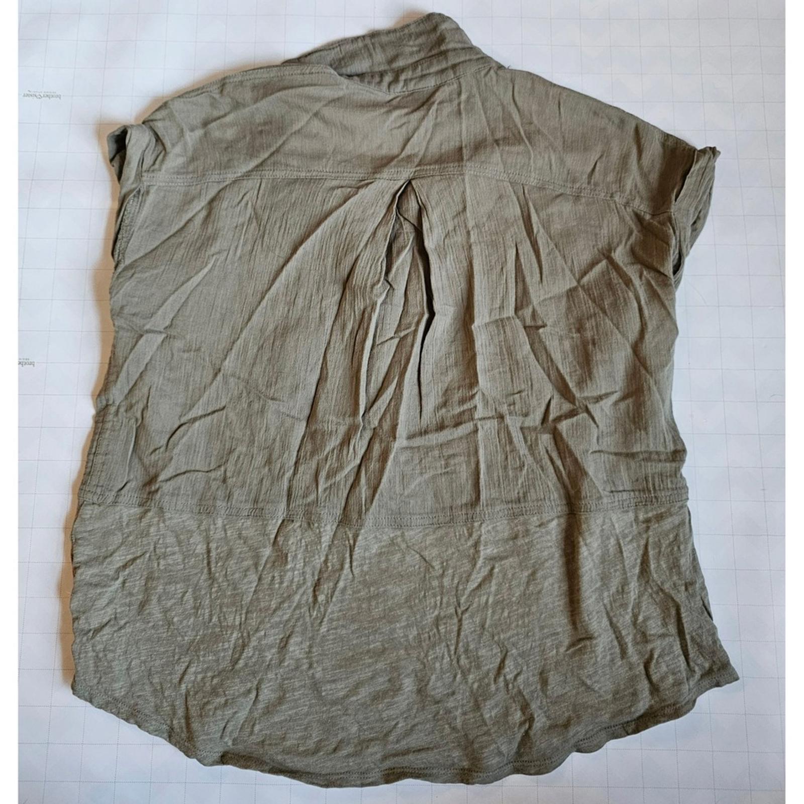 Universal Thread Olive Green Button Front Blouse Women's M