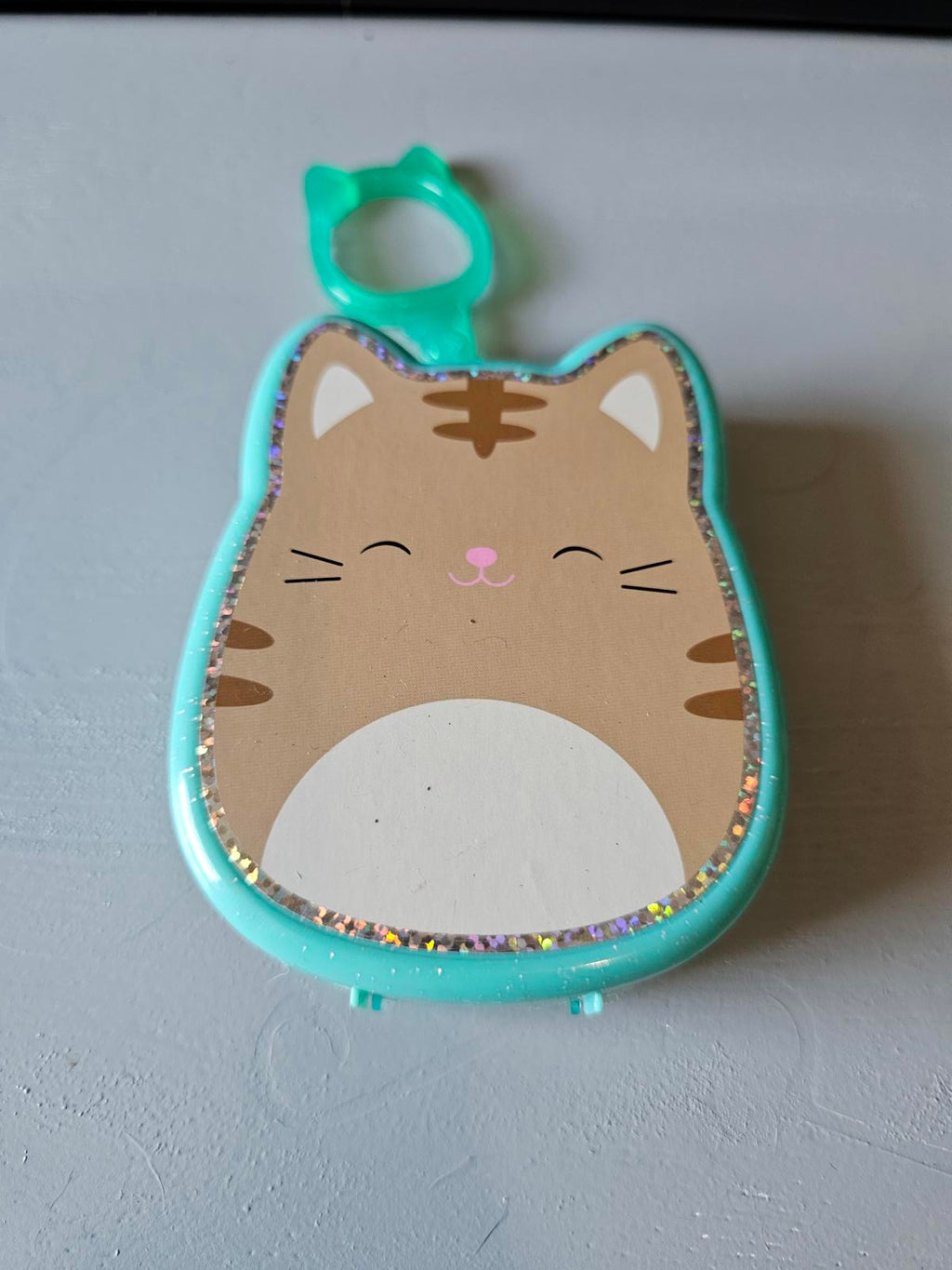 Squishmallows Squishville Mini Figure Case – Cat-Shaped Keychain with 4 Minis