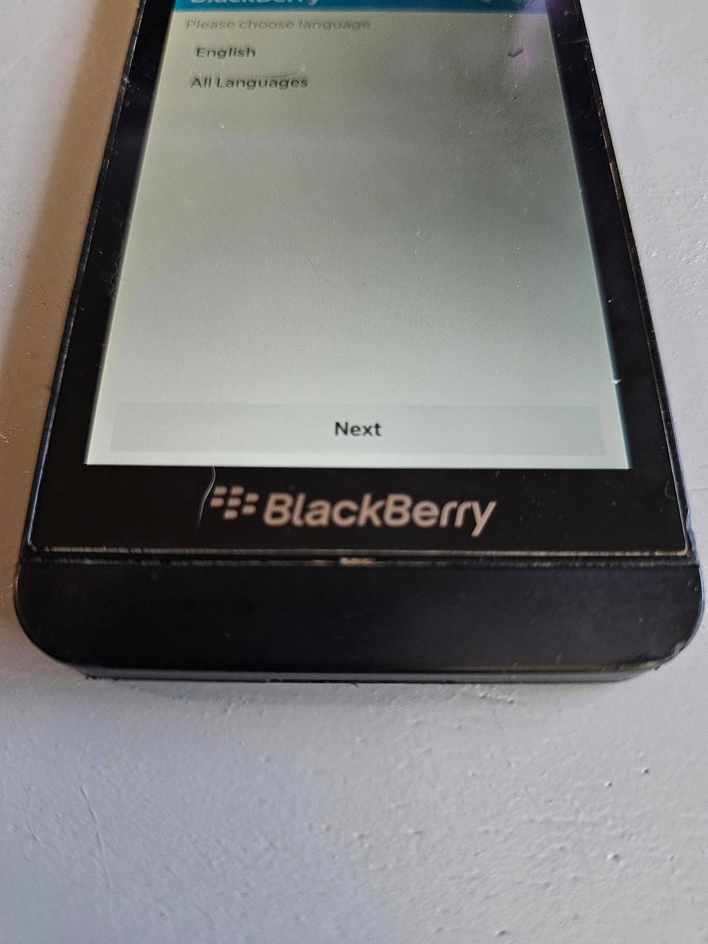 BlackBerry Z10 AT&T Smartphone Black Powers On Clean Screen Vintage Tech