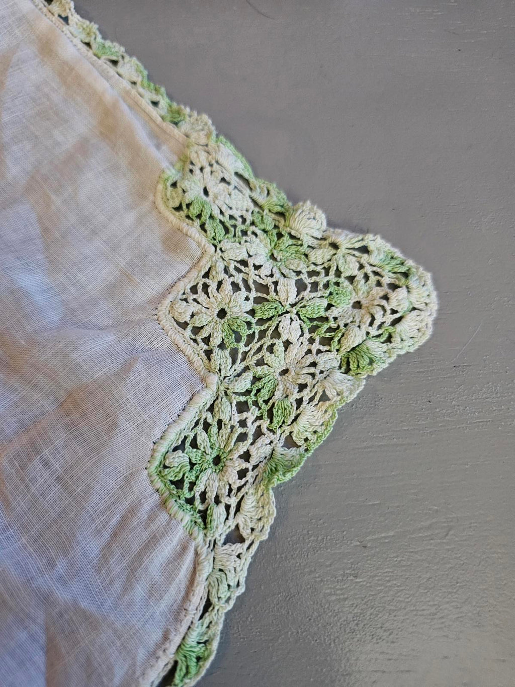 Vintage Hand Crochet Lace Hankies Set of 4 White Linen with Yellow Green Edging
