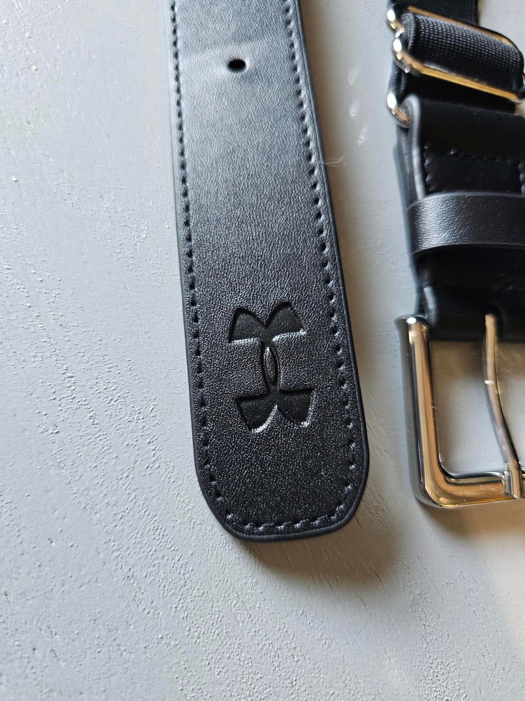 Under Armour Black Stretch Belt – Adjustable, Sleek & Built to Survive Leg Day