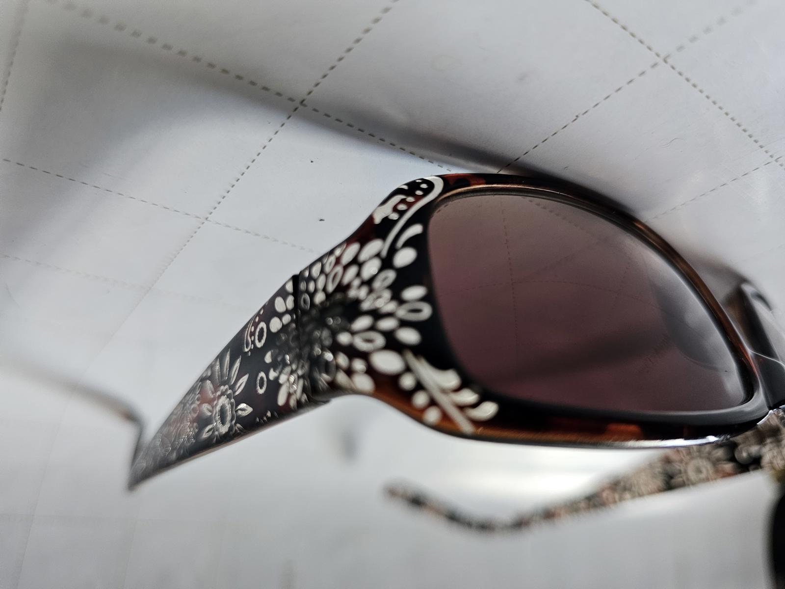Stylish Floral-Patterned Women's Sunglasses