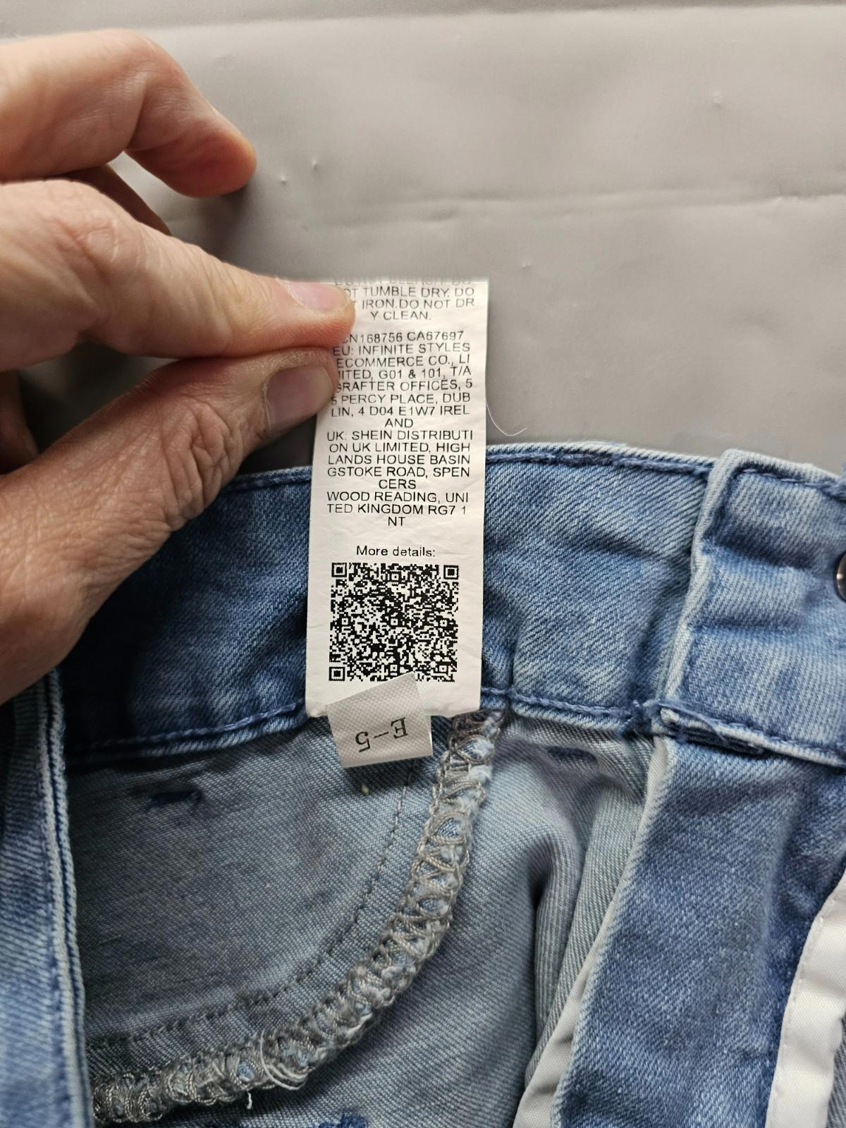 SHEIN Light Wash Denim Mini Skirt Cargo Pockets Women’s Medium (US 6)