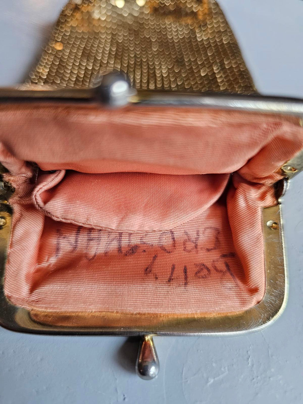 Vintage Gold Mesh Kiss-Lock Eyeglass Case / Evening Clutch – Peach Lining