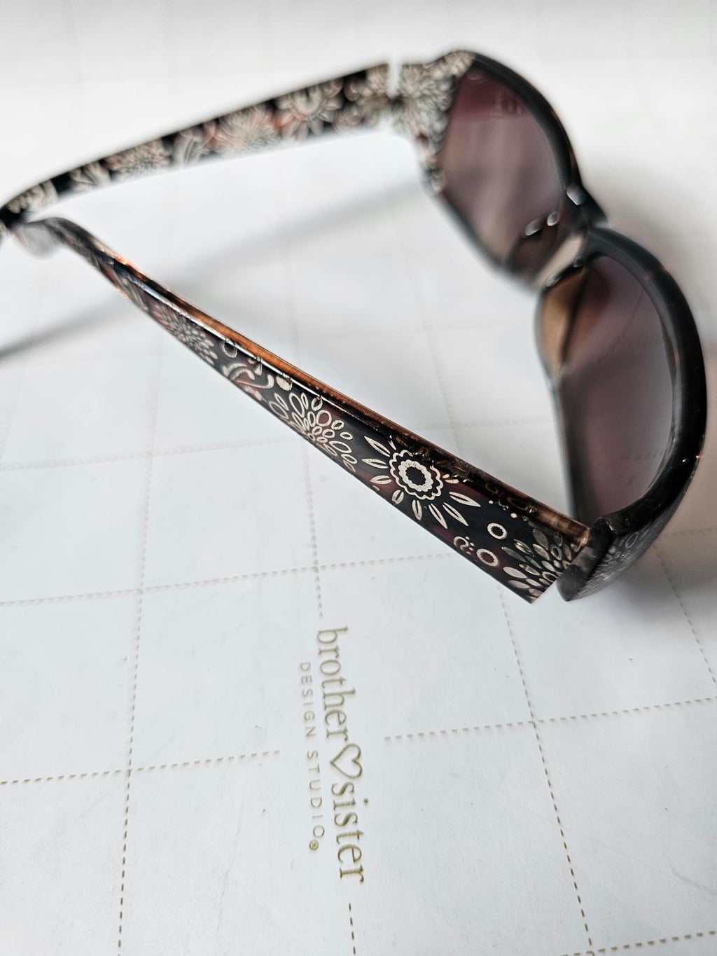 Stylish Floral-Patterned Women's Sunglasses