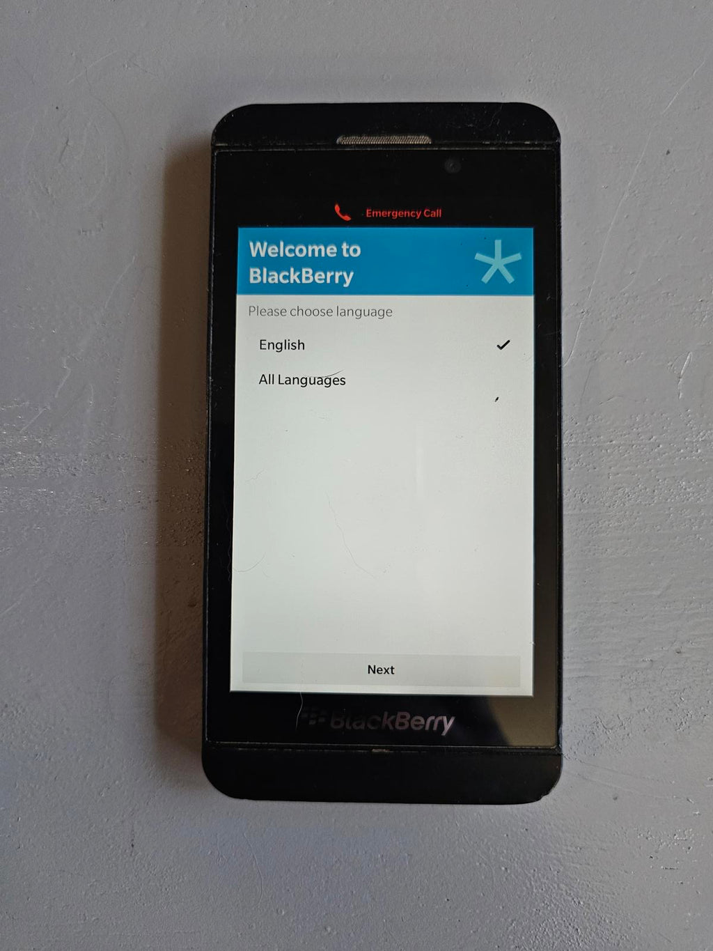 BlackBerry Z10 AT&T Smartphone Black Powers On Clean Screen Vintage Tech