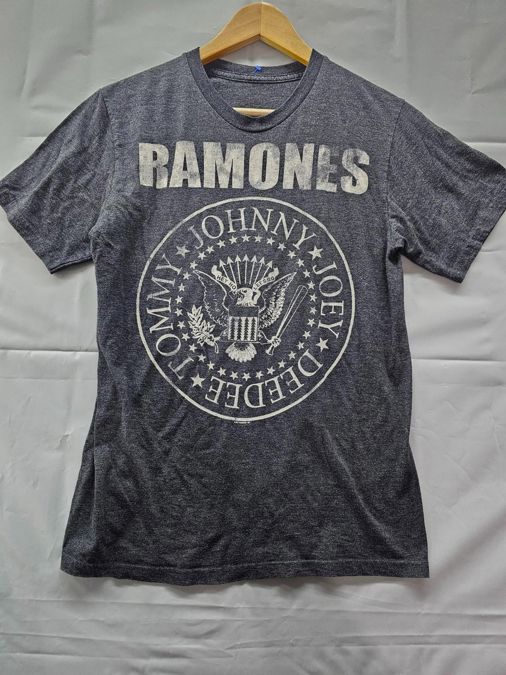 Ramones Band Tee Shirt Unisex M Gray Vintage Logo 2017 Licensed Punk Rock