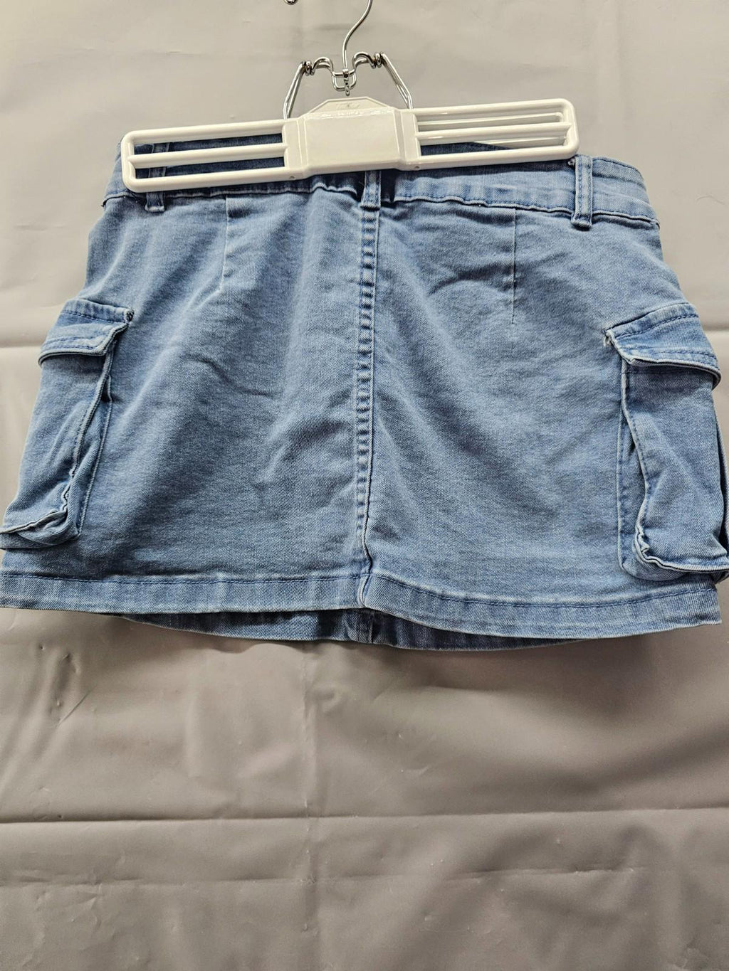 SHEIN Light Wash Denim Mini Skirt Cargo Pockets Women’s Medium (US 6)
