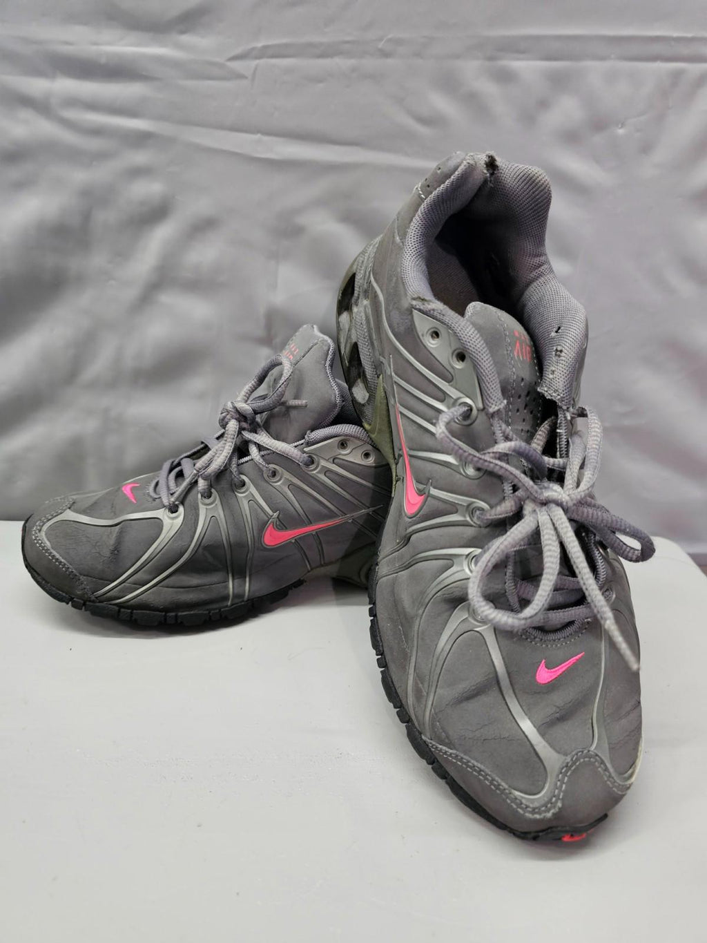 Nike Air Max Torch 4 Women’s Running Shoes Gray & Pink Size 8.5