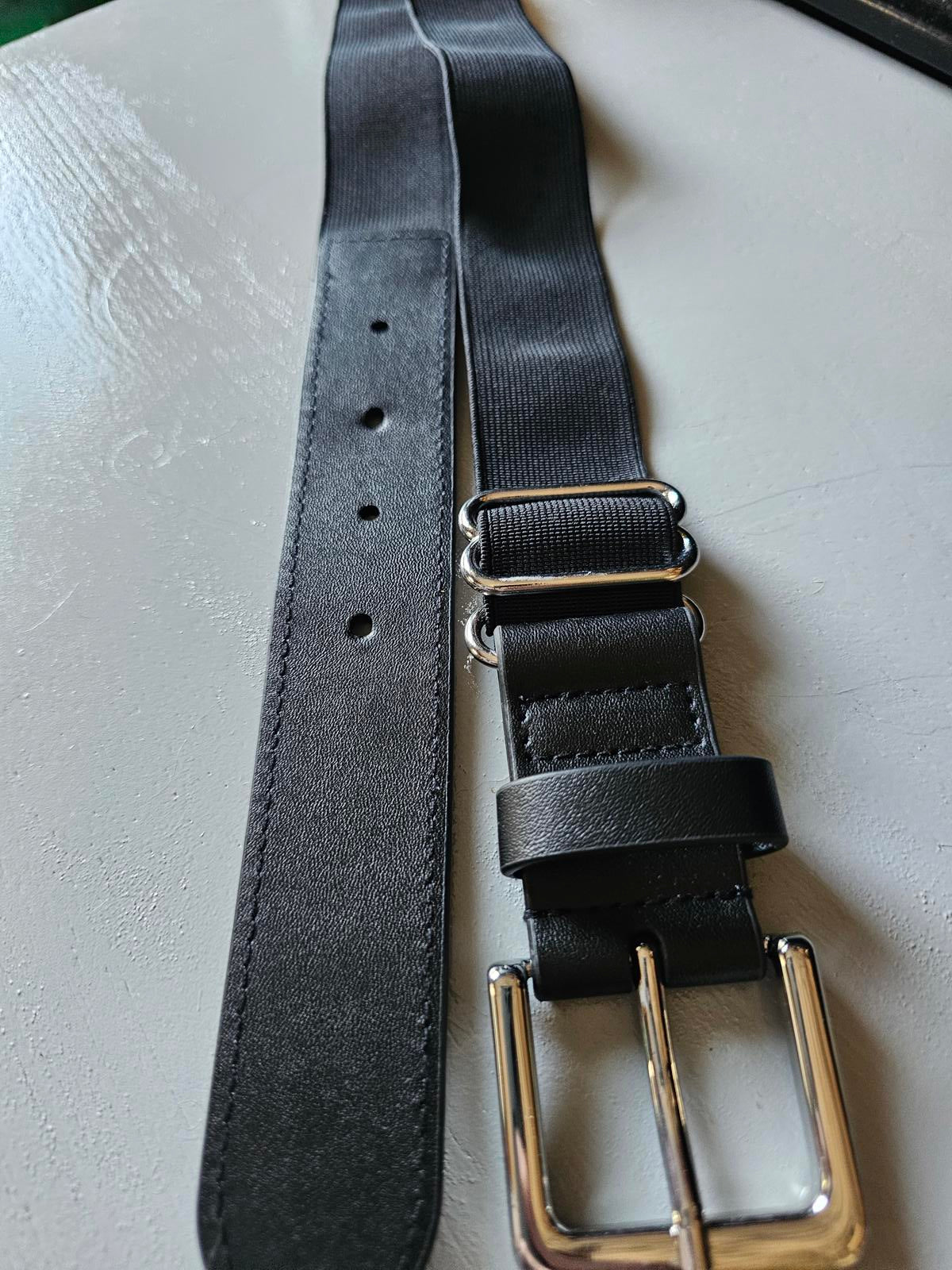 Under Armour Black Stretch Belt – Adjustable, Sleek & Built to Survive Leg Day