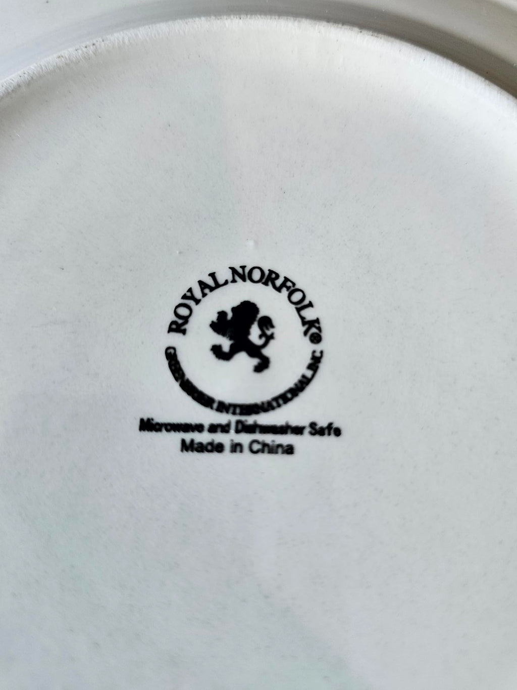 Royal Norfolk Home Sweet Gnome Christmas Dinner Plate Red Barn 10.5”