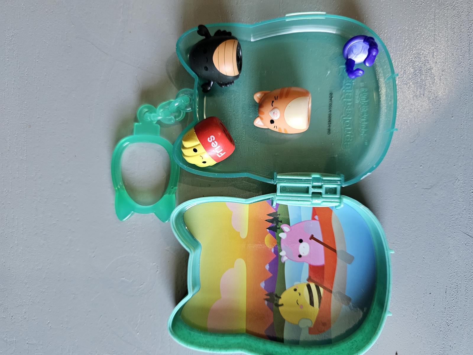 Squishmallows Squishville Squishalongs Set Lake Scene w/ Mini Figures Cat Case