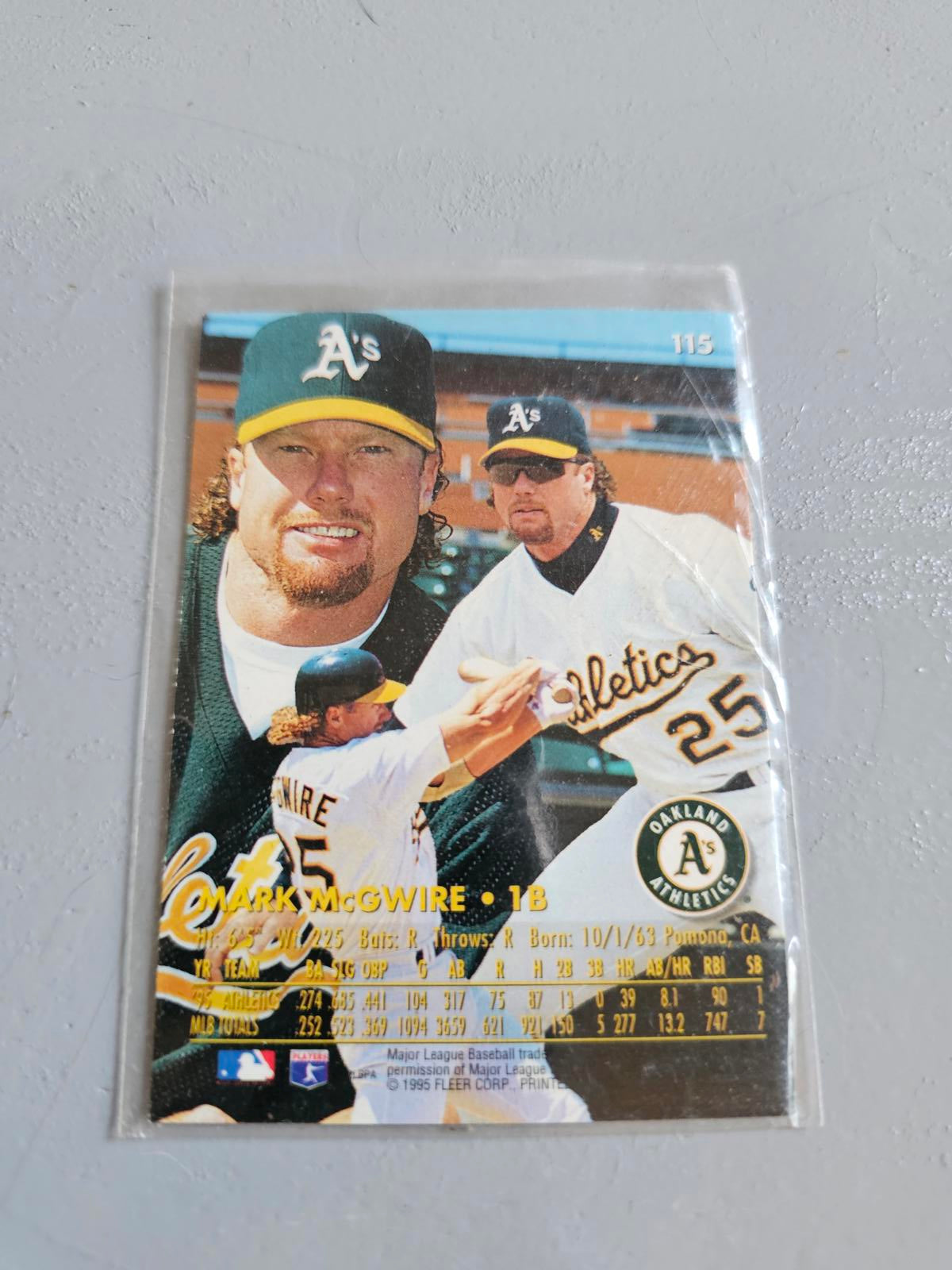 Mark McGwire 1996 Fleer Baseball Card - Oakland Athletics #115