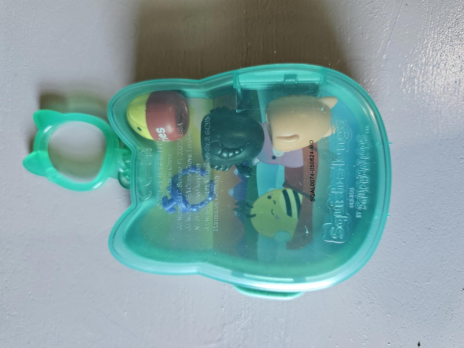 Squishmallows Squishville Squishalongs Set Lake Scene w/ Mini Figures Cat Case