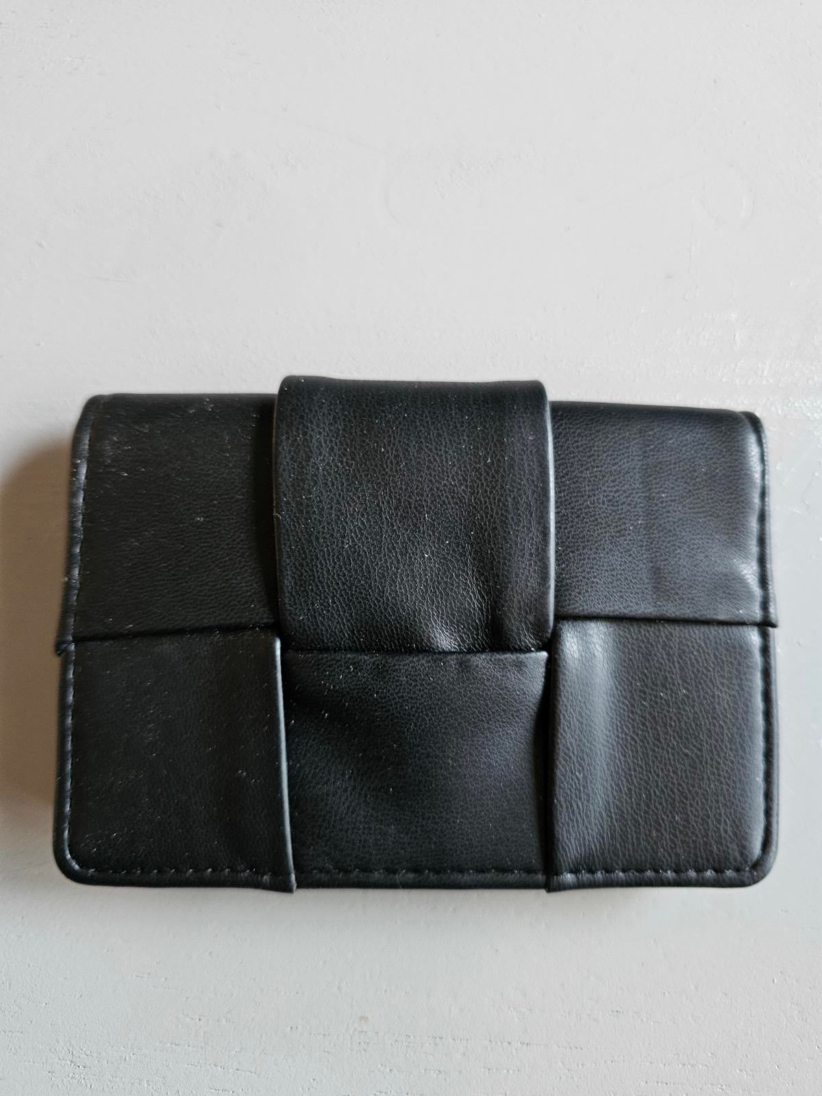 Sleek Black Leather Card Holder – Because Your Cards Deserve a Cozy Home