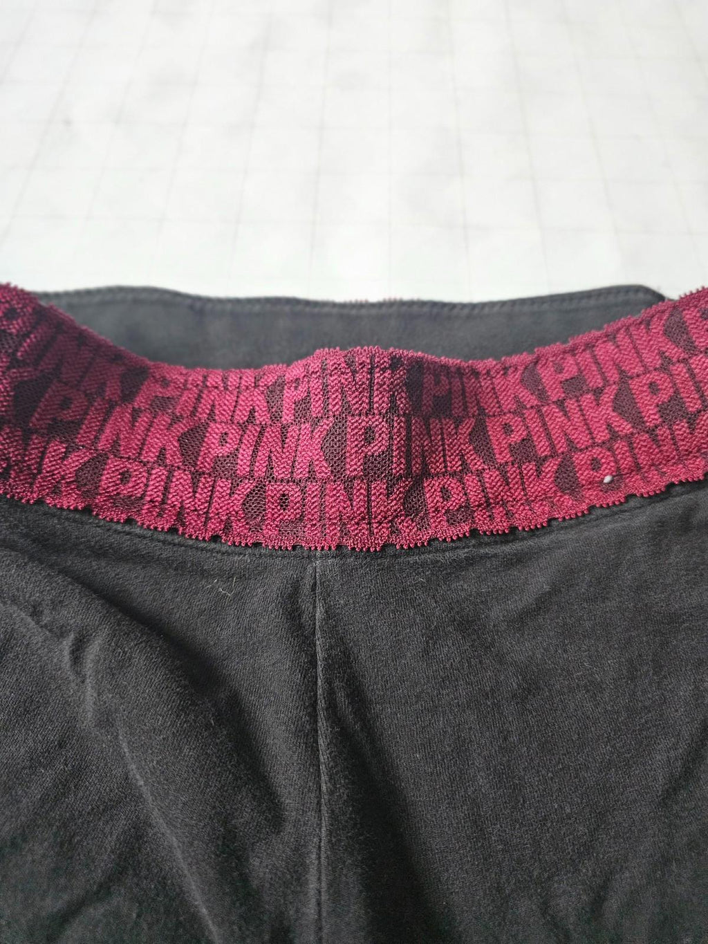Victoria’s Secret PINK Black Leggings Medium Burgundy Logo Waistband Dog
