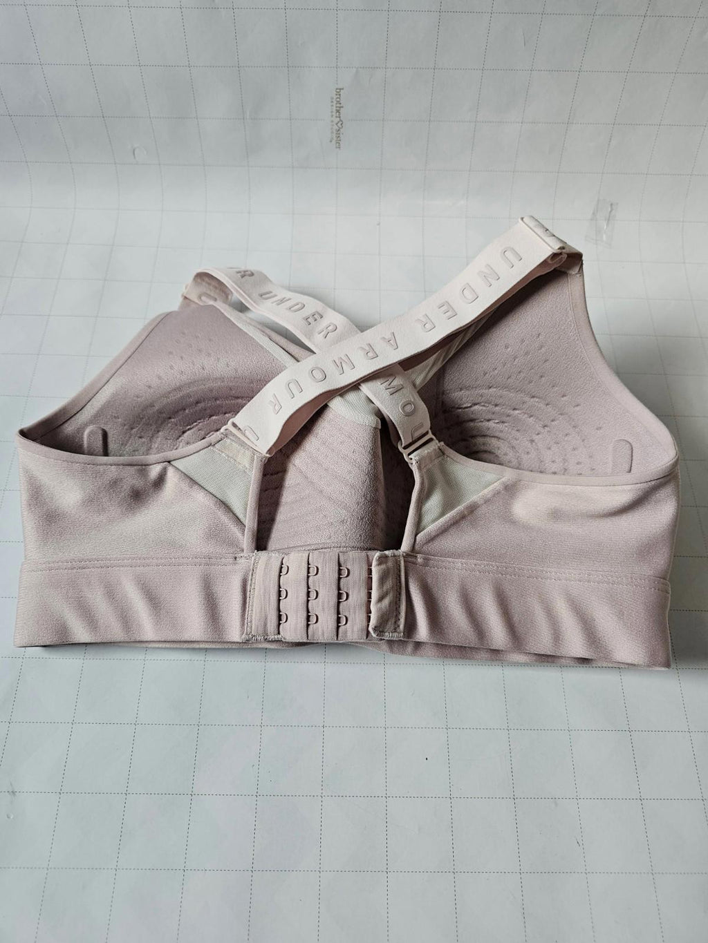 Under Armour Womens Sports Bra S Pink Crossback Logo Straps Mid Impact