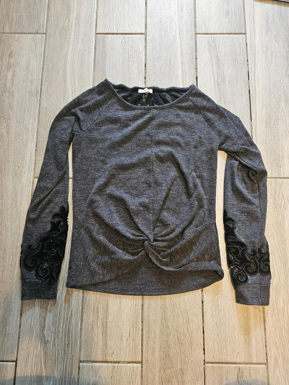 Maurices Womens Gray Velvet Applique Twist Front Top XS