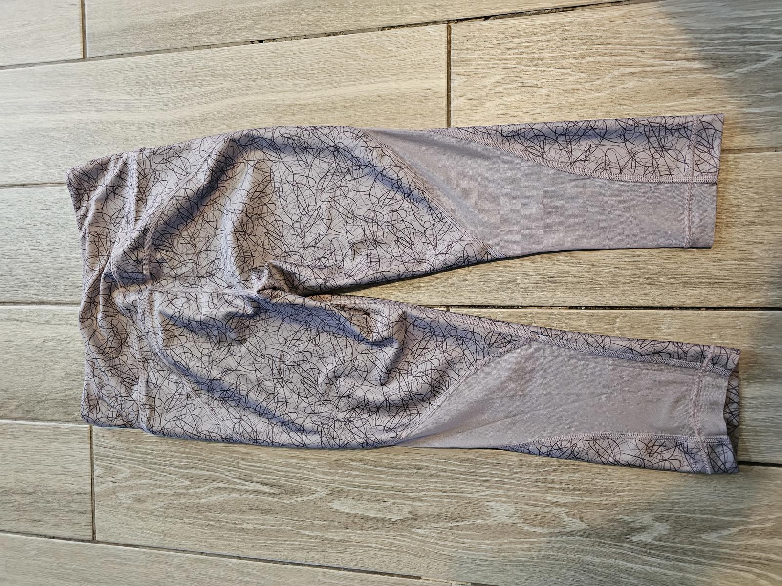 Under Armour HeatGear Compression Capri Leggings Medium Abstract Print